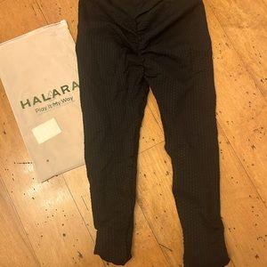 Black Halara scrunch butt leggings size medium